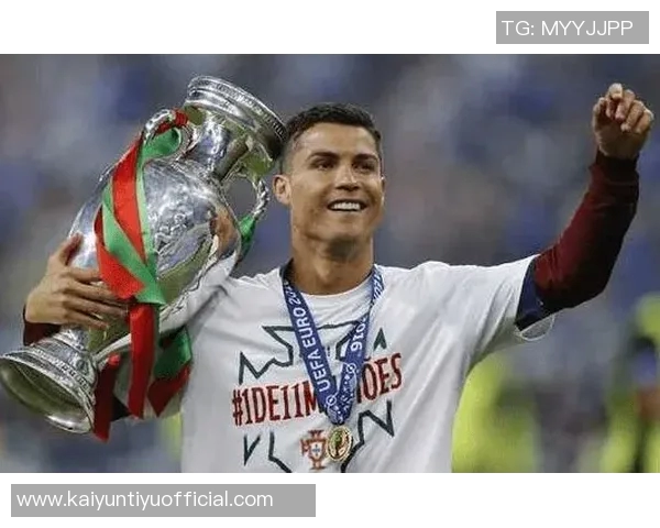 C罗40岁依然体脂率7的秘密：每日四小时训练与六餐五次睡眠揭秘