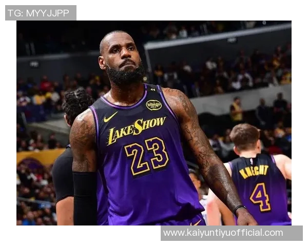 詹姆斯凭借超高球商巧妙规避不适合局面展现篮球智慧